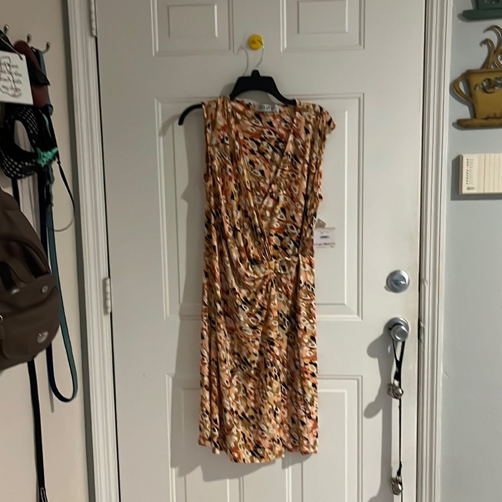 NWT, Size 10, Kasper Crossover style dress. Very pretty.